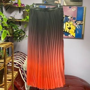 Size large flowey pleated style skirt
